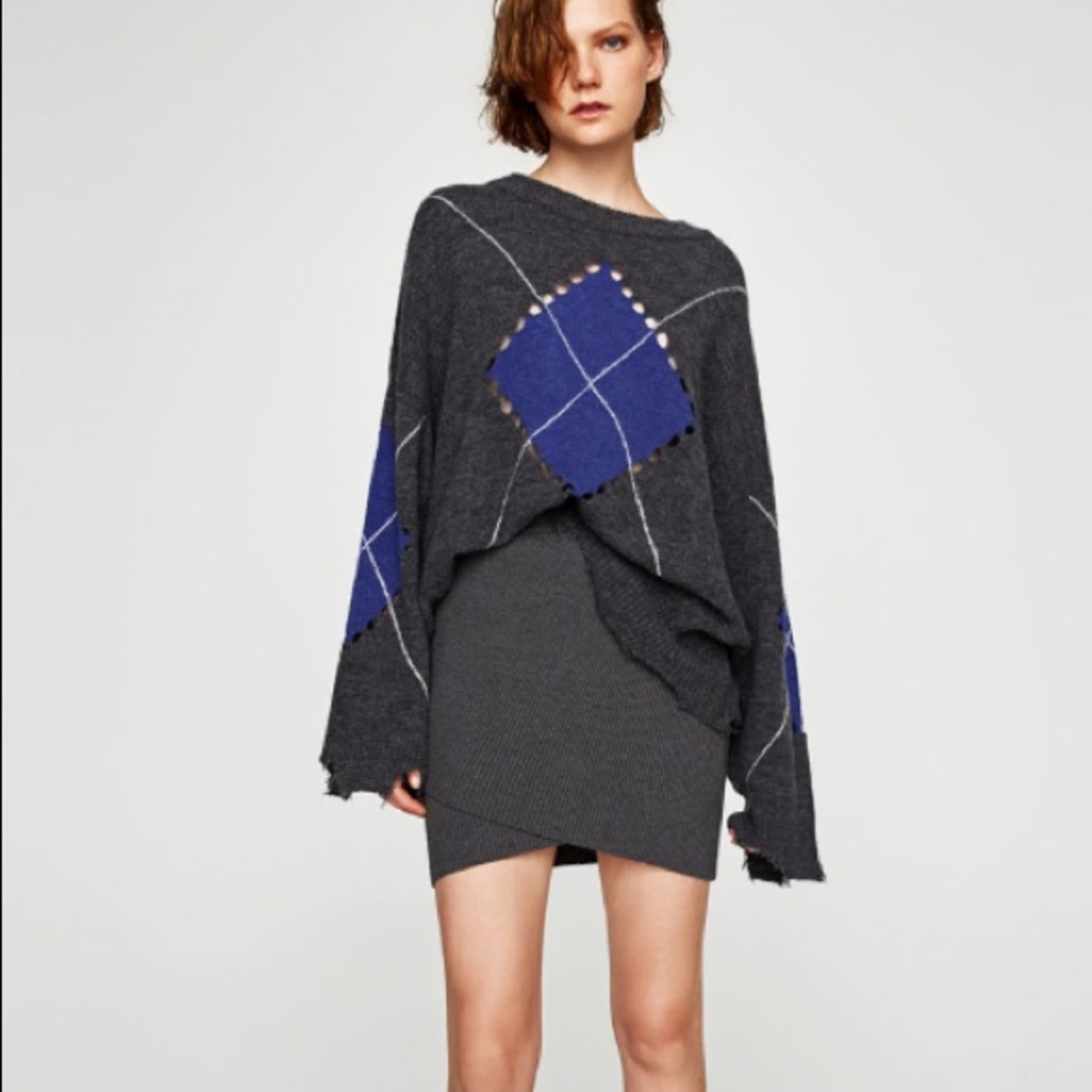 Zara distressed sweater - S